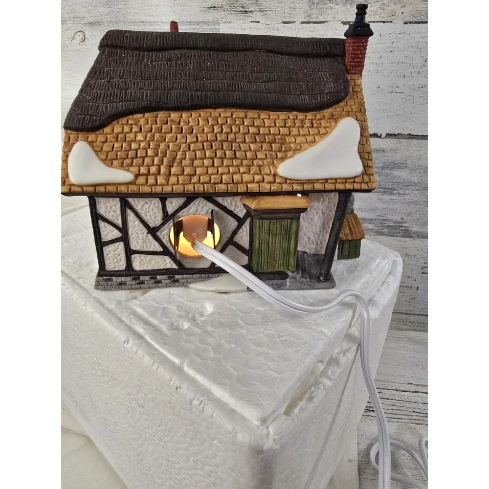 Department 56 Dickens Village Maylie Cottage 1990 Heritage Village Lighted